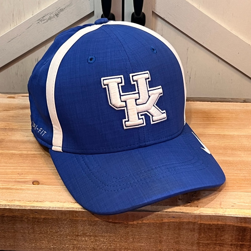 Men's Nike Royal Kentucky Wildcats2017 AeroBill Sideline Swoosh Coaches Flex Hat